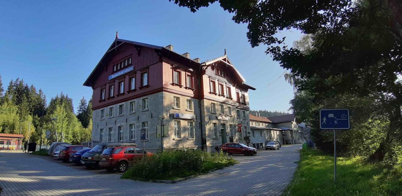 Dopravna Alzbetin Aparthotel เชเลซนารูดา ภายนอก รูปภาพ